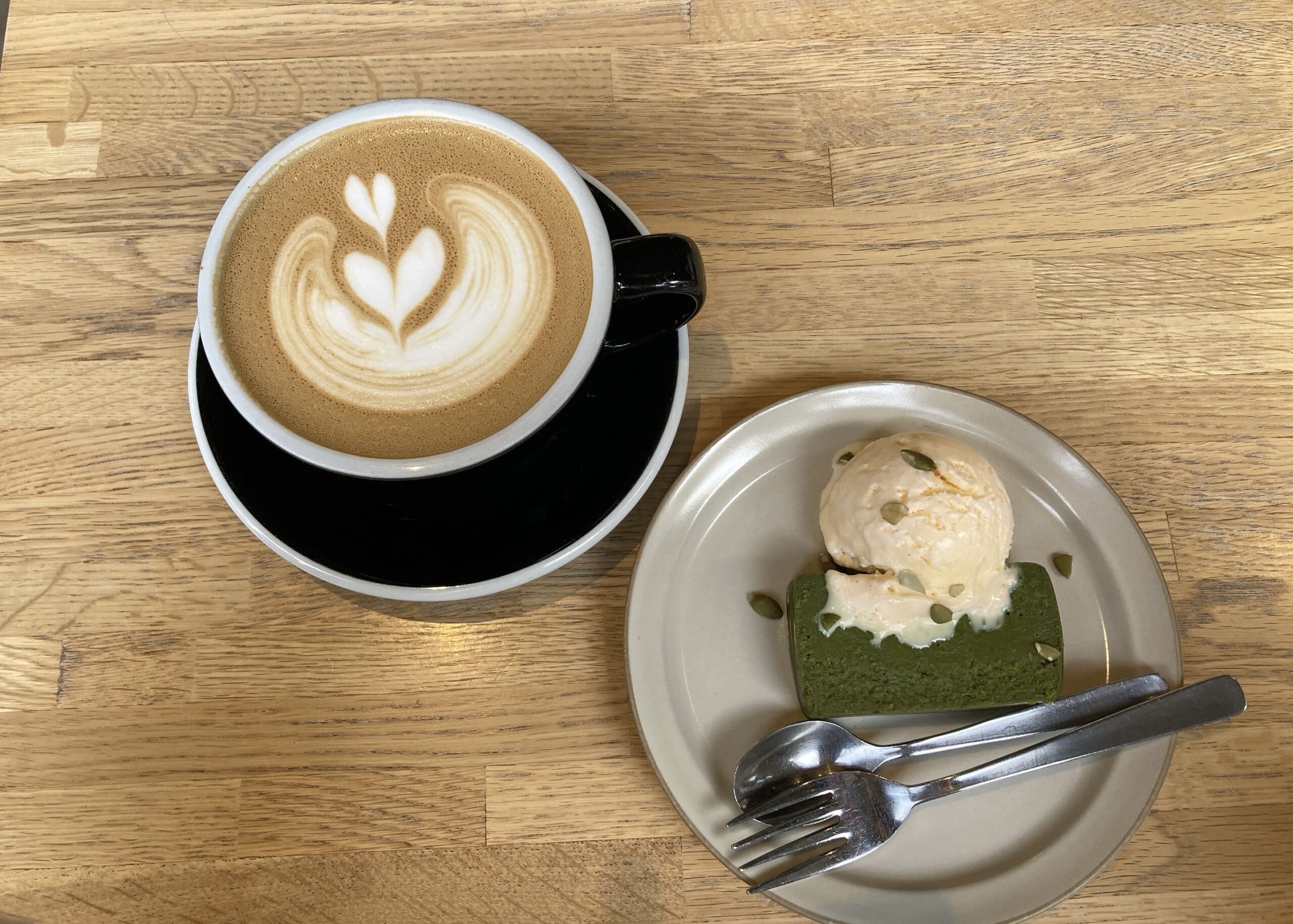 カフェラテと抹茶ガトーショコラ